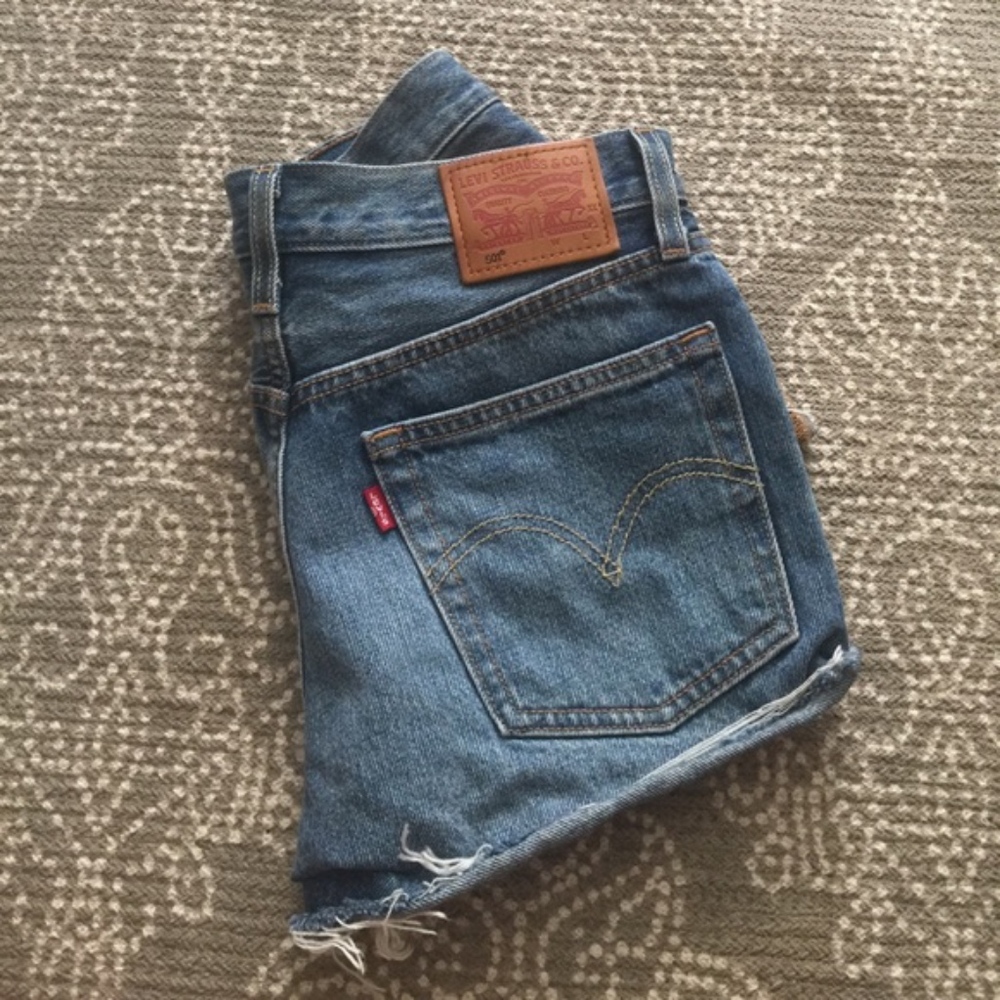 LEVIS 501 mid rise jean shorts